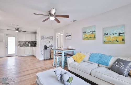 Abilene Casa | Near HSU, ACU & Hendrick ~ Clean ~ Charming Cottage ~ New Discounts ~ Dogs