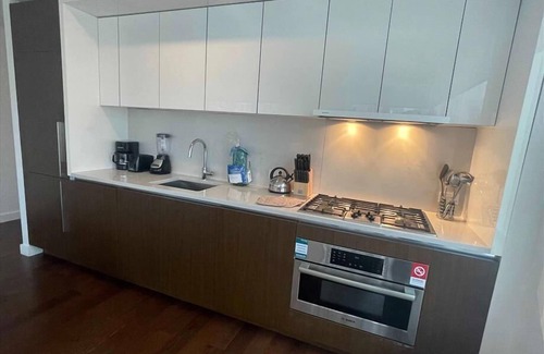 Hell's Kitchen Apartamento | near Hudson Hards 1 BR | Midtown West | Upscale