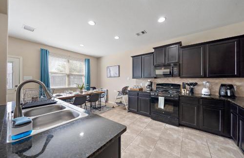 Houston Casa | Near Iah Houston Home Yard Bbq Games Wi-fi Pets
