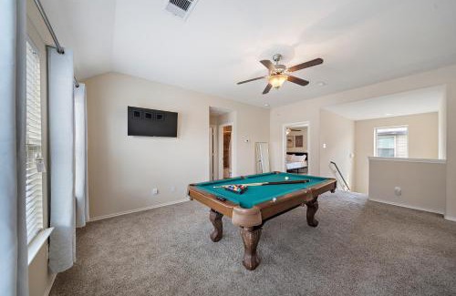 Houston Casa | Near Iah Houston Home Yard Bbq Games Wi-fi Pets