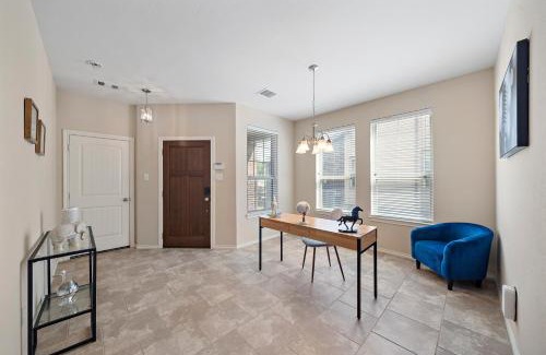 Houston Casa | Near Iah Houston Home Yard Bbq Games Wi-fi Pets