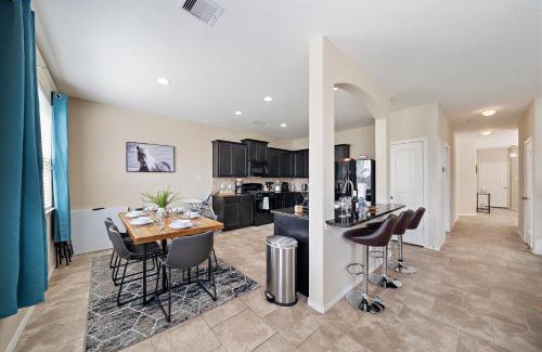Houston Casa | Near Iah Houston Home Yard Bbq Games Wi-fi Pets