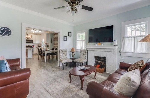 Gulfport Casa | Near Island View Casino, the Gulfport Aquarium, Restaurants, Beaches, and the Beautiful Jones Park!