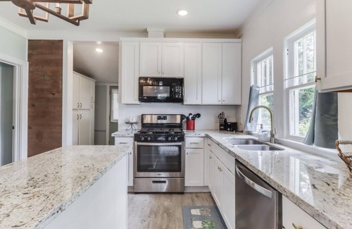 Gulfport Casa | Near Island View Casino, the Gulfport Aquarium, Restaurants, Beaches, and the Beautiful Jones Park!