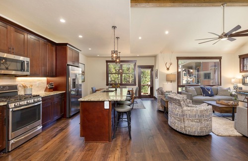 Keystone Casa | Near Keystone Village, Private Balcony & Large Windows with Mountain Views