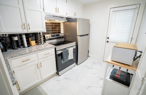 Kansas City Apartamento | Near KU MED! Renovated Apt perfect for long stays