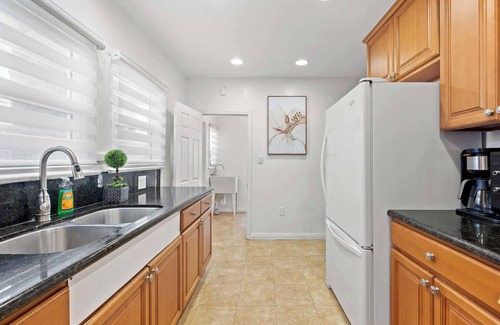 San Gabriel Apartamento | Near LA Cozy Home With Full Kitchen & Laundry