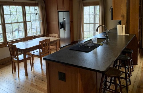 Clayton Cabina | Near Lake Burton, Gorgeous Mtn. View Old Schoolhouse.
