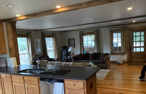 Clayton Cabina | Near Lake Burton, Gorgeous Mtn. View Old Schoolhouse.