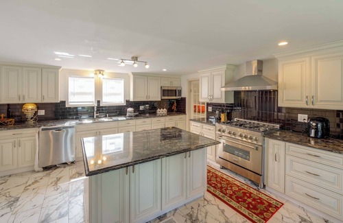 Conneaut Casa | Near Lake Erie, Harbor & Parks: Conneaut Getaway!
