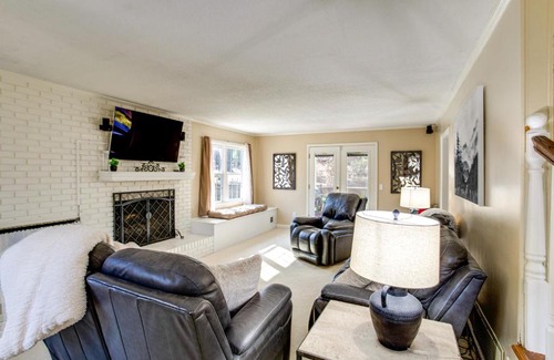 Chapin Casa | Near Lake Murray Family Getaway with Screened Porch