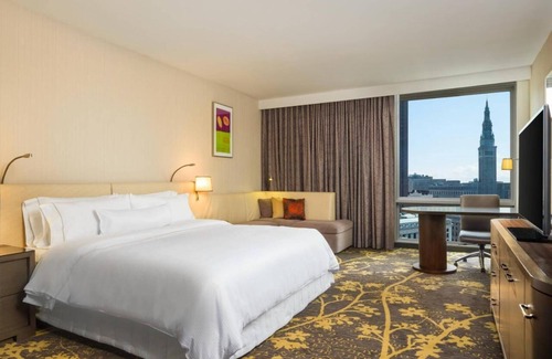 Downtown Cleveland Hotel | Near Lakefront & Downtown Attractions, Fitness Center, Bar