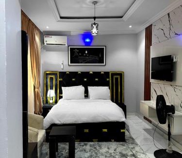 Epetu Casa | Near Lakowe Golf and Lekki FTZ Minutes From Awoyaya with Constant Power, Wi-Fi, Gym by Crystal Stays