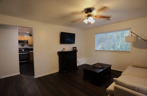 Edmond Casa | Near Lazy E!!! Charming 3-bedroom country home between Edmond and Guthrie OK.