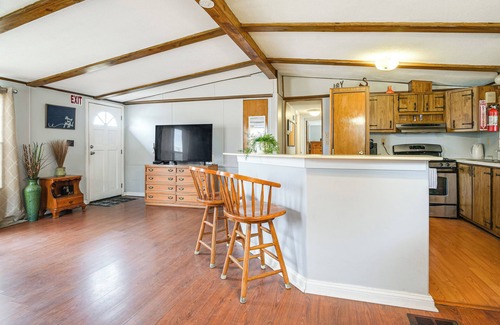 Perryman Casa | Near Leidos Field at Ripken Stadium: Aberdeen Home