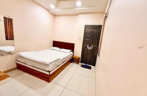 Ujjain Hotel | Near Mahakal Temple HOTEL A-Palace,Ujjain,Fully Air conditioned Rooms Prime Location wifi Facilities, BEST HOTEL IN UJJAIN