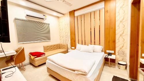 Ujjain Hotel | Near Mahakal Temple HOTEL A-Palace,Ujjain,Fully Air conditioned Rooms Prime Location wifi Facilities, BEST HOTEL IN UJJAIN