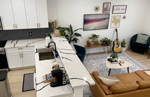OST - South Union Casa | Near major Houston attractions! Welcome to your home away from home
