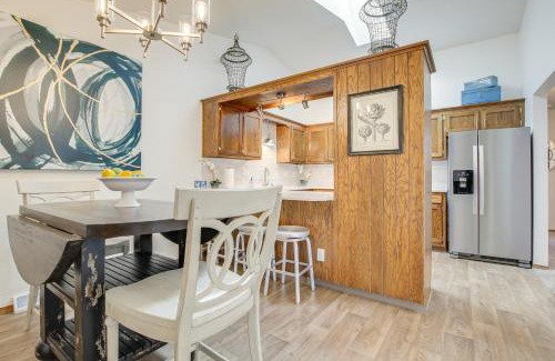 Green Bay Casa | Near Medical Corridor Whimsy Wisconsin Duplex