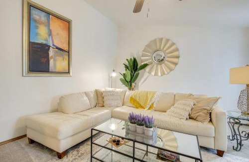 Green Bay Casa | Near Medical Corridor Whimsy Wisconsin Duplex