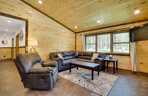 Hatfield Casa | Near Memorial Park Lake Arbutus Vacation Rental