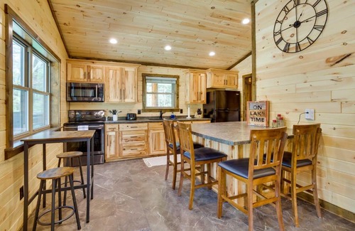 Hatfield Casa | Near Memorial Park Lake Arbutus Vacation Rental