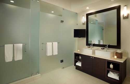 Ludlam Hotel | Near Miami Downtown! Stunning Location w/ Outdoor Pool | Room w/ Balcony