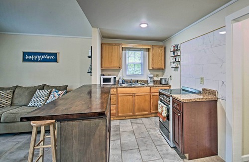 Hot Springs Cabaña | Near Nat'l Park: ‘Hollywood Park’ Hot Springs Home