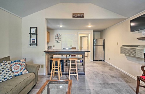Hot Springs Cabaña | Near Nat'l Park: ‘Hollywood Park’ Hot Springs Home