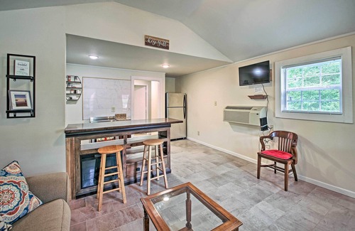 Hot Springs Cabaña | Near Nat'l Park: ‘Hollywood Park’ Hot Springs Home