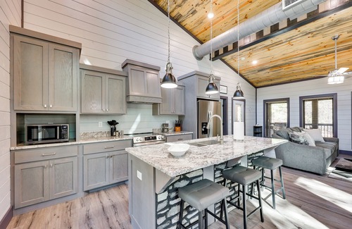 Broken Bow Cabaña | Near New Casino: Broken Bow Cabin w/ Hot Tub