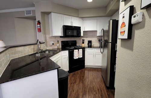 Astrodome Apartamento | Near Nrg - Book For Rodeo - 2 Bedroom 2 Bath - Resort Style Pool