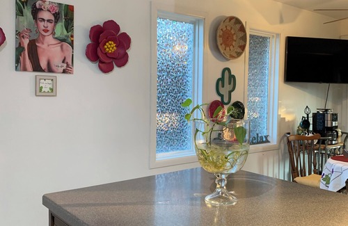 Wood Dale Casa | Near O’Hare, King Bed, Spacious, Great Backyard, WiFi, AC