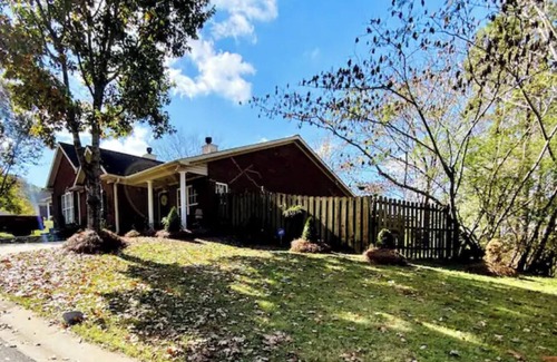 Hoover Casa | Near Oak Mtn Garden Home