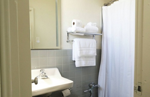 Miramar Apartamento | Near Old San Juan & La Placita | For Family & Friends | Mini Fridge