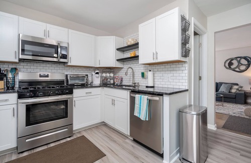 Toledo Casa | Near park/zoo/UTMC/DT Toledo, Quiet, Cozy, Working travelers/families/dogs okay!
