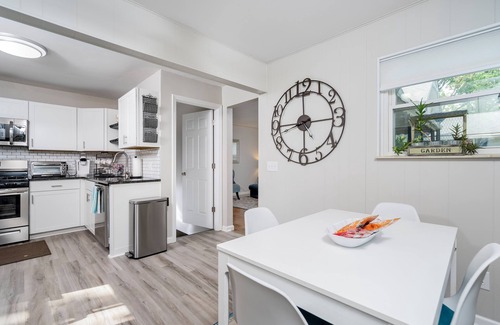 Toledo Casa | Near park/zoo/UTMC/DT Toledo, Quiet, Cozy, Working travelers/families/dogs okay!