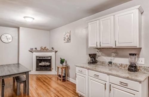 Memphis Casa | Near Parks, Zoo, & Downtown! Colonial Acres Abode