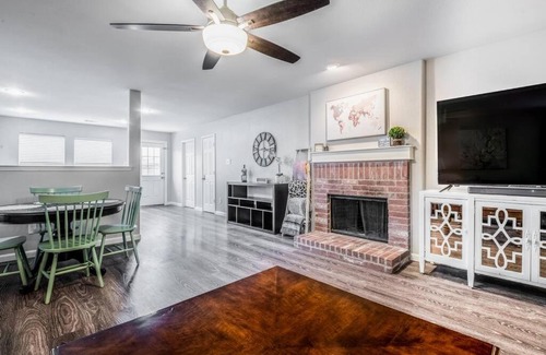 Aubrey Casa | Near PGATour+King&3Queen Beds+Near Lewisville Lake