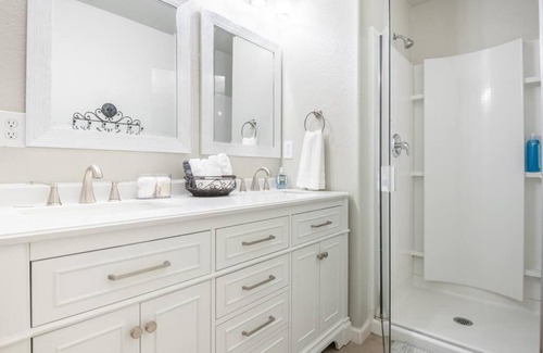 Aubrey Casa | Near PGATour+King&3Queen Beds+Near Lewisville Lake
