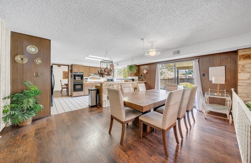 Universal City Casa | Near Randolph AFB | Pool | Grill | Sleeps 16