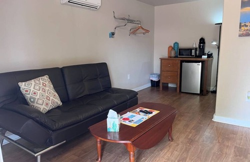 Kerrville Cabina | Near River Deluxe King Suite Cabin w/Carport #4