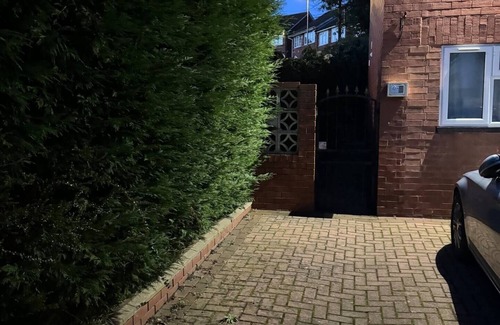 Nottingham Casa | Near Roundhay Park- one of EU's biggest city Parks