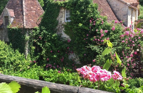 Campagne Casa | Near Sarlat. Montignac. Eyzies medieval house in the forest of the Château