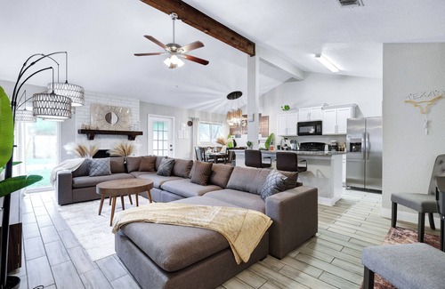Heritage Casa | Near Sea World | Hot Tub Swing Set BBQ Yard Games
