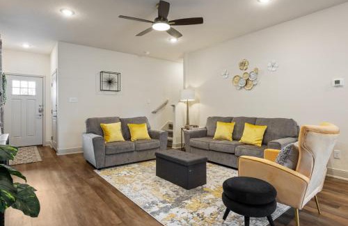 San Antonio Casa | Near Seaworld Smart TVs Backyard Dining Pet Friendly