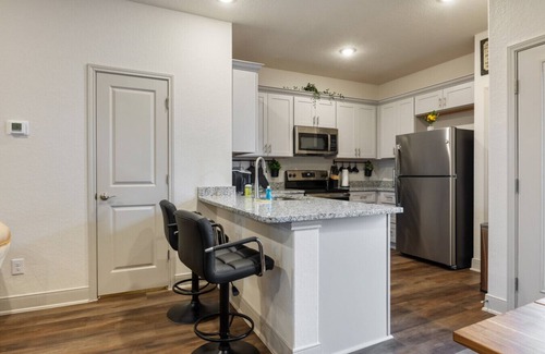 San Antonio Apartamento | Near Seaworld~Smart TVs~Backyard Dining~Pet Friendly