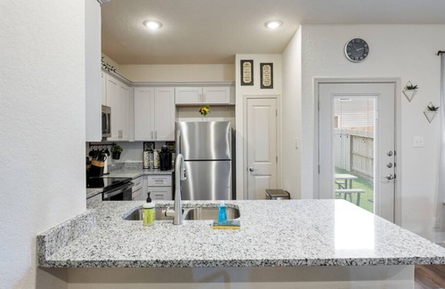 San Antonio Apartamento | Near Seaworld~Smart TVs~Backyard Dining~Pet Friendly