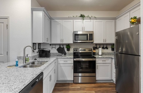 San Antonio Apartamento | Near Seaworld~Smart TVs~Backyard Dining~Pet Friendly