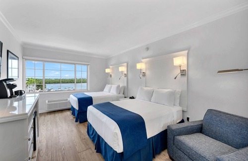 Redevelopment Area Casa | Near Shopping District! Comfortable Unit with Heated Pool, Hot Tub & Parking!